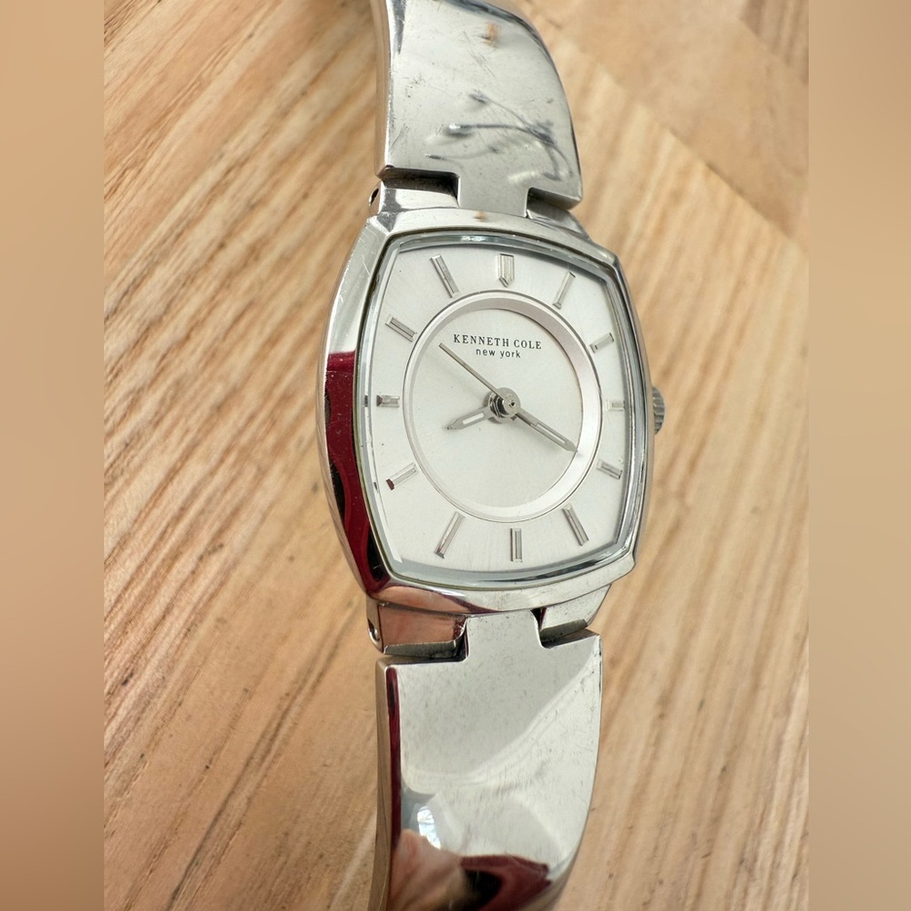 Kenneth Cole New York ladies silver tone watch NEW BATTERY